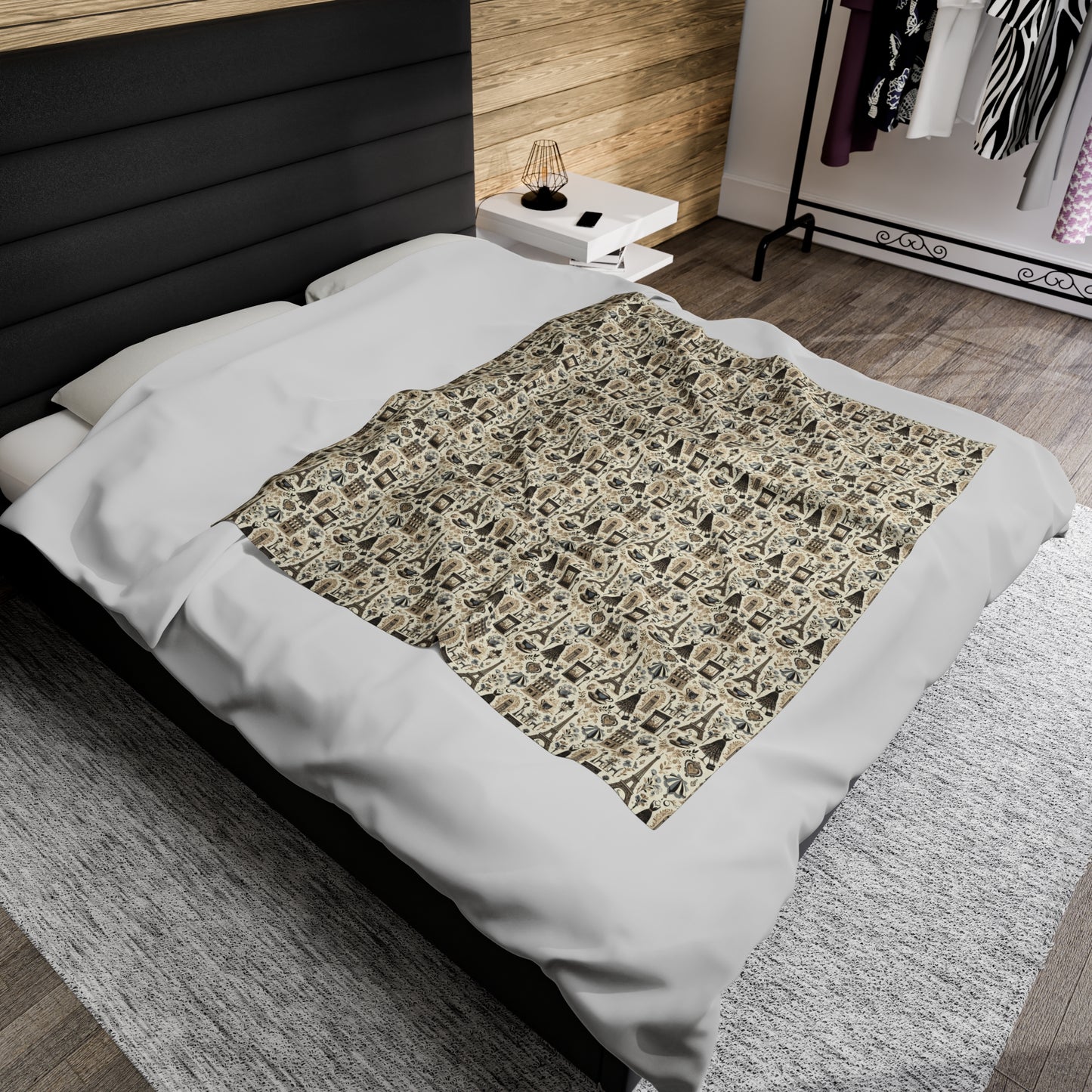Parisian Elegance: Chic Velveteen Plush Blanket