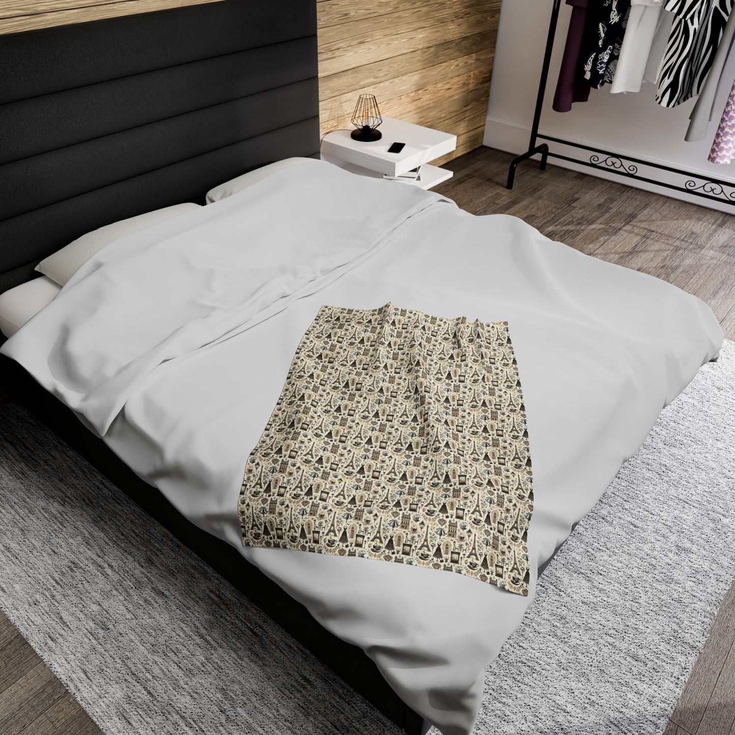 Parisian Elegance: Chic Velveteen Plush Blanket