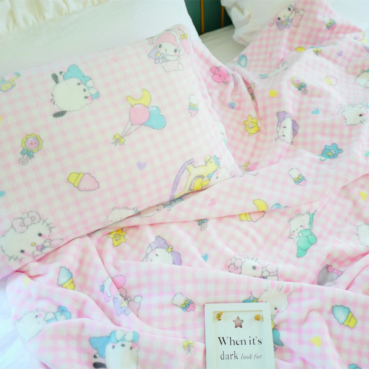 Japanese Anime Flannel Blanket Warm Winter Blanket Bedspread Cover on the Bed Pillowcase Nap Blanket Machine Washable Pink Girl