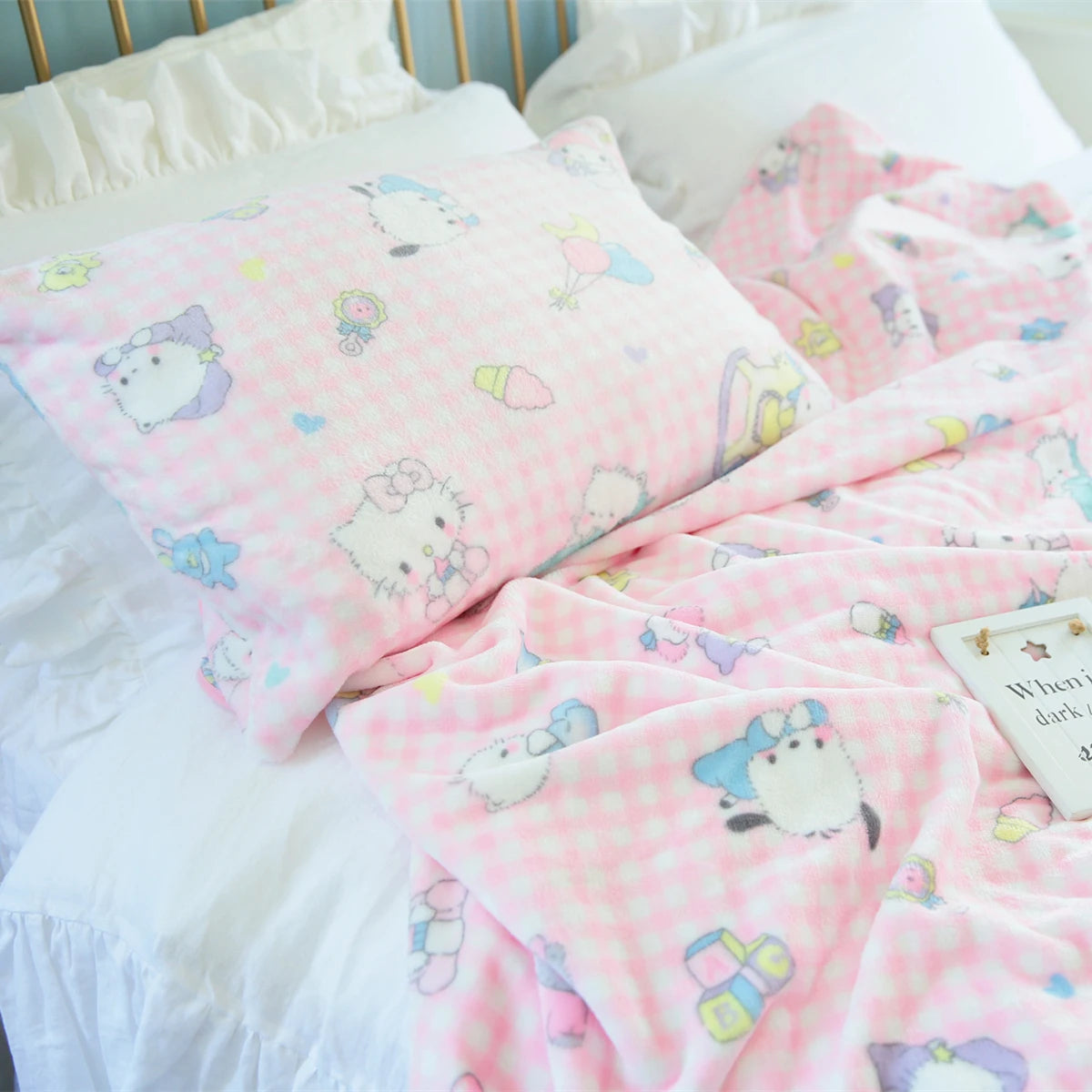Japanese Anime Flannel Blanket Warm Winter Blanket Bedspread Cover on the Bed Pillowcase Nap Blanket Machine Washable Pink Girl
