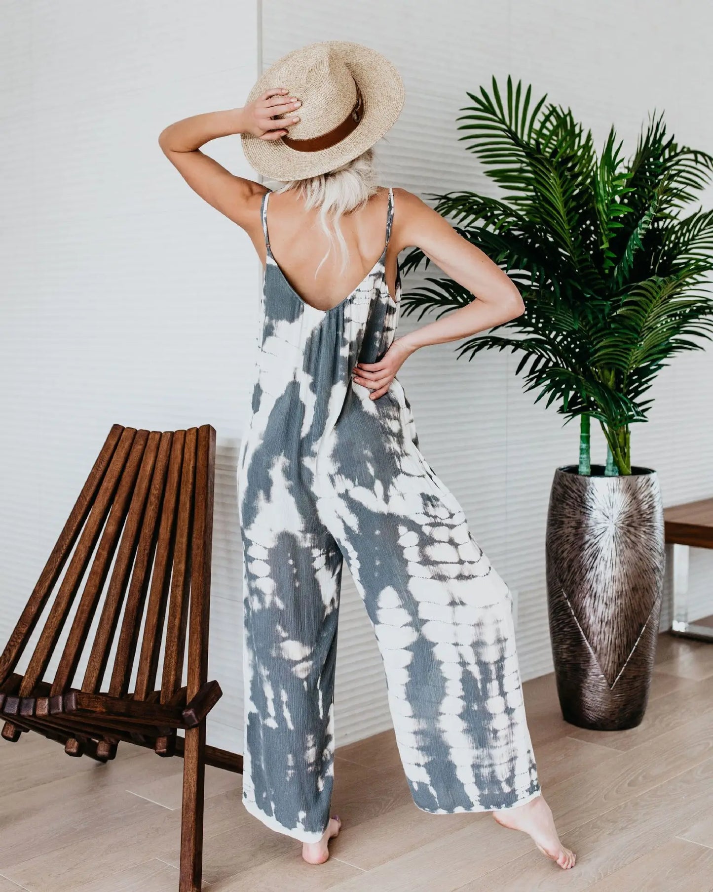 Women's jumpsuit 2023 new women's clothing wholesale Russian European and American suspender sexy wide leg pants
